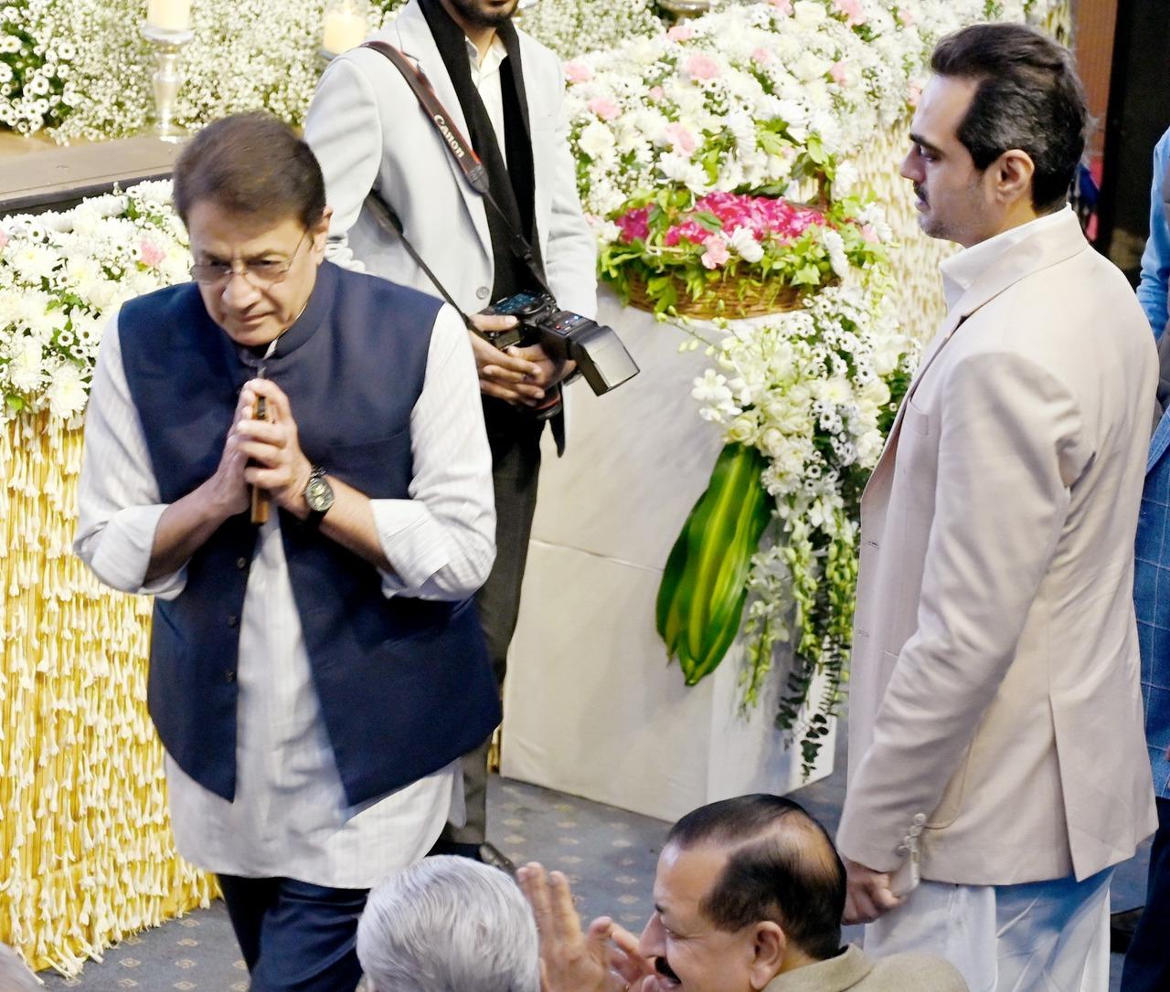 Politician and actor Arun Govil, best known for playing Ram in Ramayana was seen at paying his respects at Dharmendra's prayer meet in Delhi.
